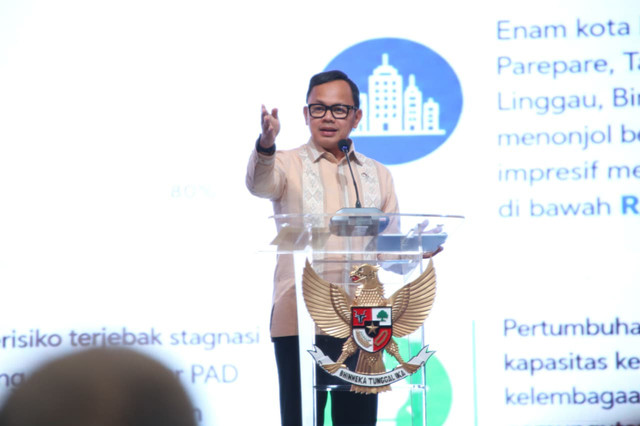 Wamendagri Bima Arya menjadi pembicara pada Rapat Kerja Nasional (Rakernas) XVIII Tahun 2026 Asosiasi Pemerintah Kota Seluruh Indonesia (APEKSI) bertema "Kota Tangguh Bangsa Berdaulat" di Grand City Hall Medan, Sumatera Utara (Sumut), Rabu (1/7/2026) Foto: Kemendagri RI