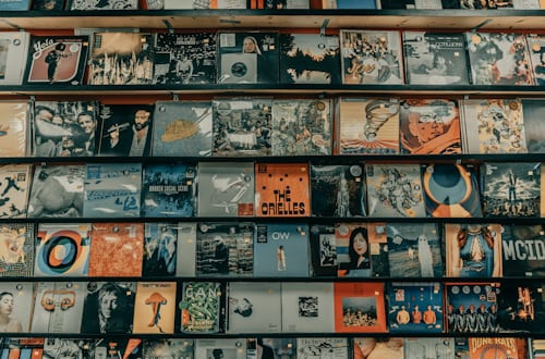 Ilustrasi Psikolog yang Paling Berpengaruh di Salah Satu Album BTS dan Nama Teorinya, Foto: Unsplash/Clay Banks
