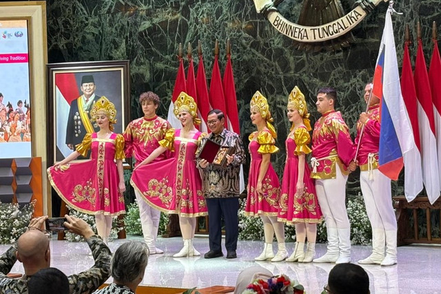 Gubernur DKI Jakarta Pramono Anung membuka Jakarta World Folkfest 2026 di Balai Kota DKI Jakarta, Kamis (2/7/2026). Foto: Nauval Pratama/kumparan