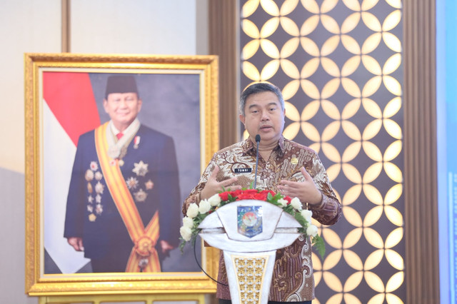 Sekjen Kemendagri Tomsi Tohir menghadiri acara Pelepasan Peserta Pelatihan Kepemimpinan Nasional Tingkat II Angkatan I Kemendagri Tahun 2026 di Gedung F Badan Pengembangan Sumber Daya Manusia (BPSDM) Kemendagri, Jakarta, Kamis (2/7/2026). Foto: Kemendagri RI