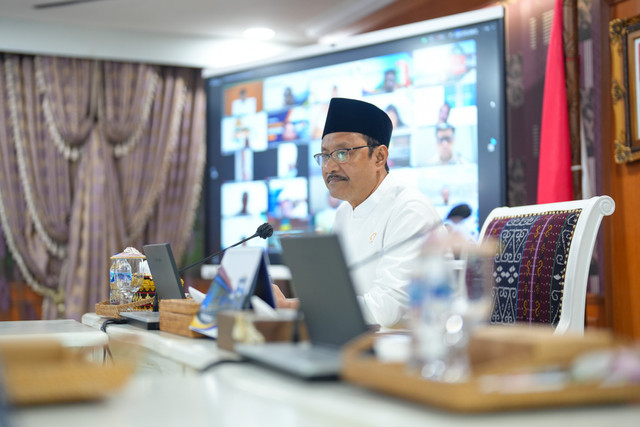 Mensos Saifullah Yusuf (Gus Ipul) berikan 6 arahan strategis jelang MPLS Sekolah Rakyat, mulai dari kesiapan sarana hingga distribusi perlengkapan siswa baru, Kamis (2/7/2026).  Foto: Kemensos RI