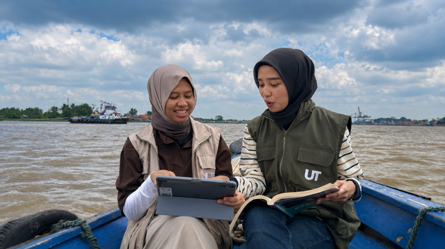 Ilustrasi mahasiswi Universitas Terbuka (UT) saat mengikuti kegiatan pembelajaran jarak jauh. Foto: Dok. Istimewa