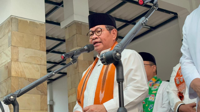 Gubernur DKI Jakarta Pramono Anung memberikan keterangan usai mengunjungi Sekolah Rakyat Menengah Atas (SRMA) 10 Jakarta Selatan, Jumat (3/7). Foto: Nauval Pratama/kumparan