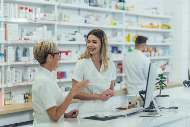 Pharmacist Patient | Sumber: unsplash.com