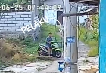 Terduga pelaku teror pakaian dalam berisi ajakan berhubungan badan dan ancaman pembunuhan di Serang, Banten. Foto: Dok. Zaenal Muttaqin