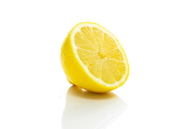 Ilustrasi Lirik Lagu Lemon Tang H2H. Unsplash.com/Moritz Nie