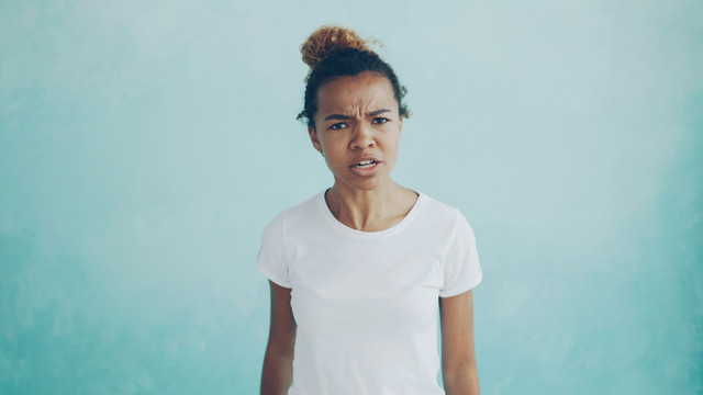Ilustrasi Criticism vs Feedback. Foto Unsplash.