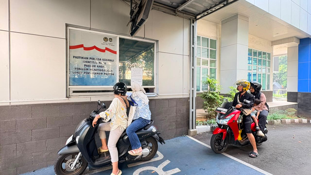 Layanan Drive Thru dalam pembuatan paspor di kantor Imigrasi Kelas I Non TPI Bogor, Sabtu (4/7/2026). Foto: Kevin Daniel/kumparan