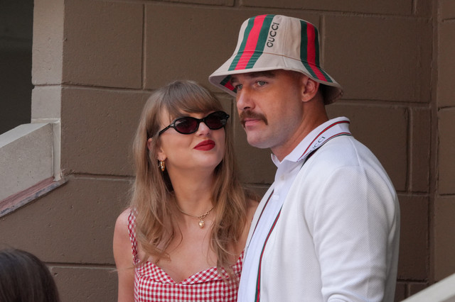 Taylor Swift dan pemain sepak bola NFL AS Travis Kelce menghadiri pertandingan final putra antara Jannik Sinner dari Italia dan Taylor Fritz dari AS pada hari ke-14 turnamen tenis AS Terbuka di USTA Billie Jean King National Tennis Center, Ne Foto: Timothy A. Clary/AFP