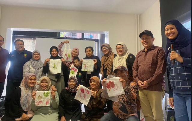 Dosen UMY Latih Diaspora Indonesia di Ankara Produksi Ecoprint Ramah Lingkungan
