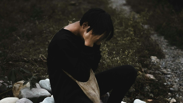 Ilustrasi Betrayal Trauma. Foto Unsplash.