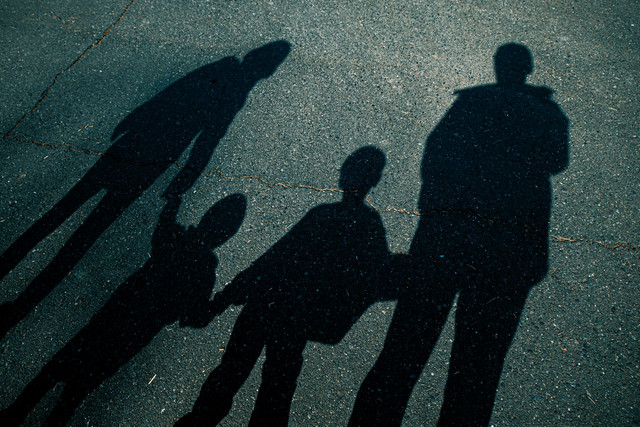 Ilustrasi Intergenerational Trauma. Foto Unsplash.