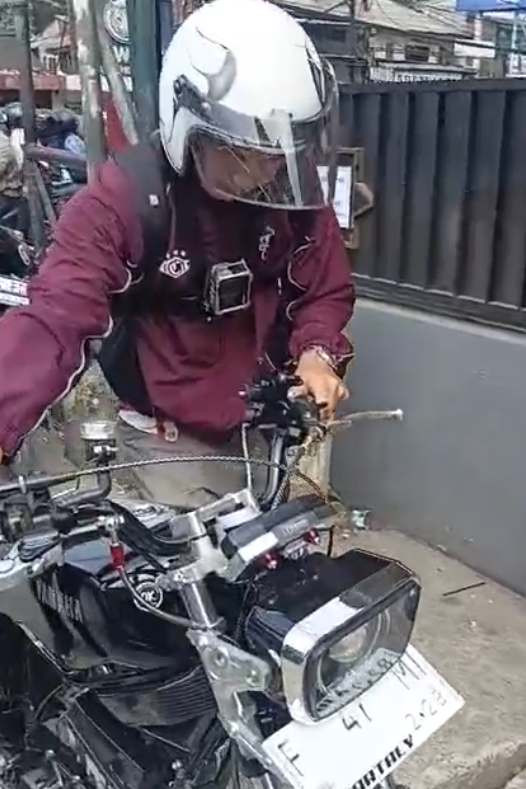 Vlogger FF, pemotor yang coba suap polisi di Jalur Puncak. Foto: Dok. Aiptu Dulyani