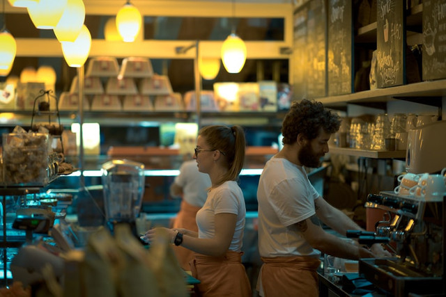 Ilustrasi Love Barista Kapan Tayang? Unsplash.com/Alexander London