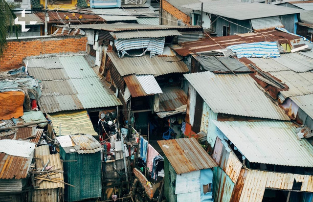 Visual tersebut merefleksikan realitas kesenjangan sosial dalam proses pembangunan di Indonesia /SUMBER FOTO:Markus Winkler Unplash.com