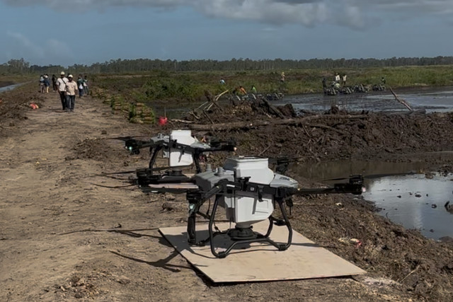 Drone yang digunakan di lahan cetak sawah Merauke. Foto: Moh Fajri/kumparan