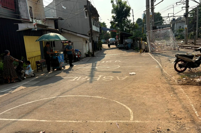 Lokasi pertandingan Liga Aspal, turnamen sepak bola anak-anak U-13 yang digelar di jalanan Kampung Menteng Jaya, RW 08, Menteng, Jakarta Pusat, Minggu (5/7/2026). Foto: Jeni Ritanti/kumparan