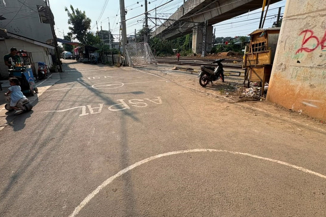 Lokasi pertandingan Liga Aspal, turnamen sepak bola anak-anak U-13 yang digelar di jalanan Kampung Menteng Jaya, RW 08, Menteng, Jakarta Pusat, Minggu (5/7/2026). Foto: Jeni Ritanti/kumparan