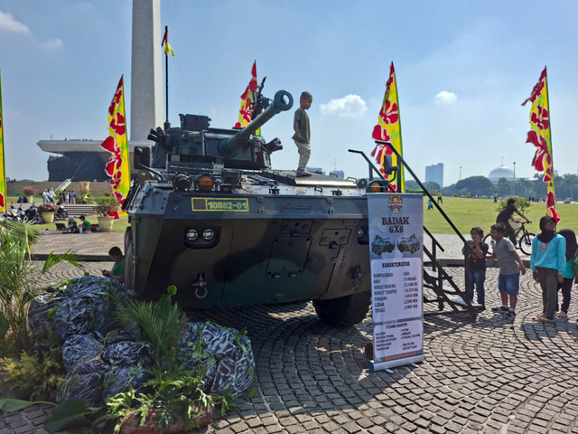 Pameran Alutsista dalam rangka memeriahkan HUT Ke-65 Kostrad di Monas, Jakarta, Minggu (5/7/2026). Foto: Aditya Nugraha/kumparan