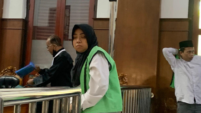 Terdakwa Murnita Triwidyaning saat menjalani sidang dakwaan di Pengadilan Negeri (PN) Surabaya, Kamis (2/7/2026). Foto: Dok. Istimewa