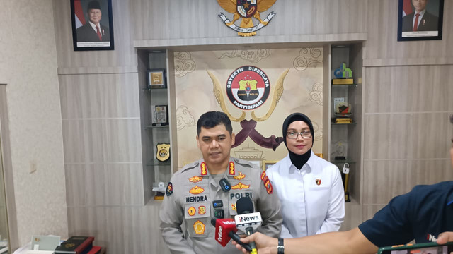Kabid Humas Polda Jabar, Kombes Pol Hendra Rochmawan saat memberikan keterangan terkait perkembangan kasus Taufik Hidayat di Mapolda Jabar, Senin (6/7). Foto: Abisatya Ramdhani/kumparan