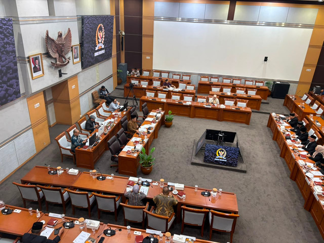 Suasana rapat dengar pendapat Komisi VIII DPR dengan Forum Komunikasi Kelompok Haji di Kompleks Parlemen, Senayan, Jakarta, Senin (6/7). Foto: Nasywa Athifah/kumparan