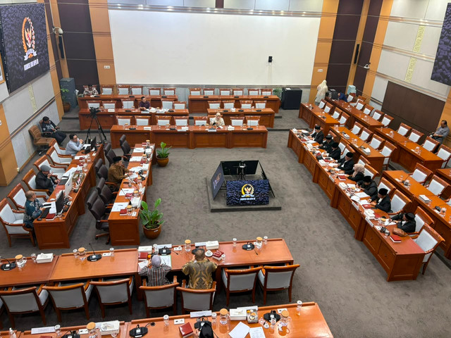 Suasana rapat dengar pendapat Komisi VIII DPR dengan Forum Komunikasi Kelompok Haji di Kompleks Parlemen, Senayan, Jakarta, Senin (6/7). Foto: Nasywa Athifah/kumparan