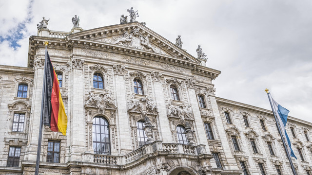 https://pixabay.com/photos/munich-architecture-court-of-justice-3385958/