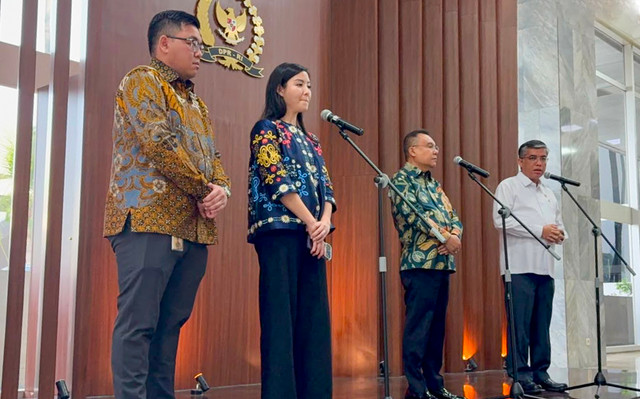 Konferensi Pers Wakil Ketua DPR Sufmi Dasco Ahmad bersama Menaker Yassierli dan TikTok Indonesia soal isu PHK Tokopedia di DPR, Jakarta, Senin (6/7). Foto: Abid Raihan/kumparan