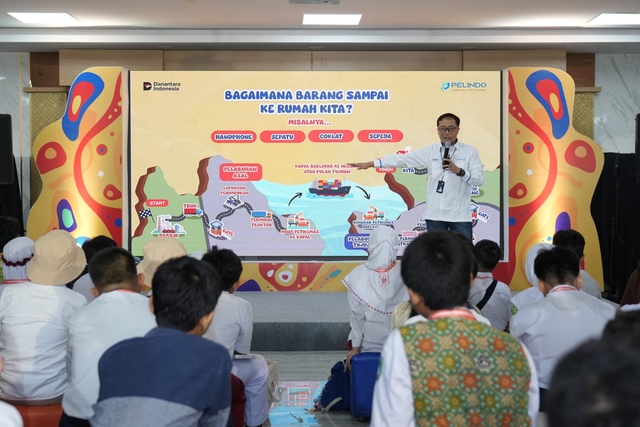 Pelindo Terminal Petikemas saat menggelar Portground Vol. 1 bersama siswa SD dan SMP dari berbagai kota Jawa Timur di PT Terminal Petikemas Surabaya pada Senin (6/7). Foto: Dok. Pelindo