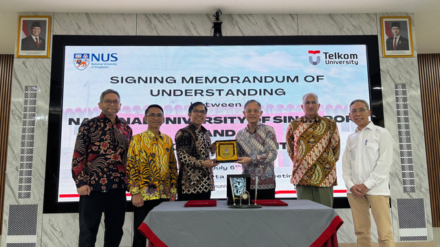 Penandatanganan MoU Telkom University (Tel-U) dan National University of Singapore (NUS). Foto: kumparan/Wina R.