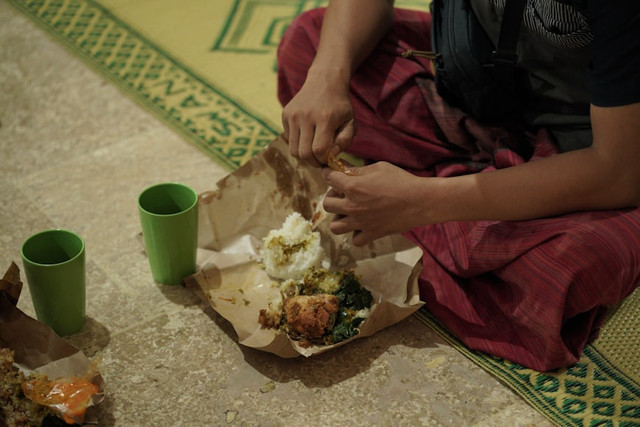 Ilustrasi Tata Cara Puasa Mutih. Unsplash.com/Masjid Pogung Raya