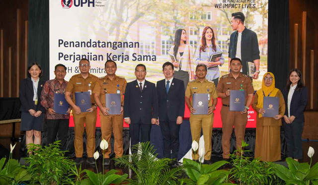 Universitas Pelita Harapan (UPH) menandatangani Perjanjian Kerja Sama (PKS) bersama tujuh kecamatan di wilayah Kabupaten dan Kota Tangerang pada 30 Juni 2026 di Gedung Hope, Kampus Utama UPH Lippo Village. Kemitraan ini memperkuat kolaborasi di bidang pendidikan, penelitian, dan pengabdian kepada masyarakat untuk menghadirkan solusi yang relevan, tepat sasar, dan berkelanjutan.