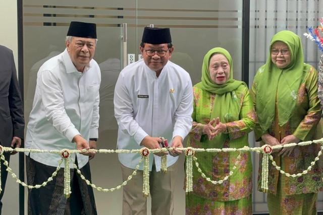 Gubernur DKI Jakarta Pramono Anung meresmikan Kantor PW Muslimat NU DKI Jakarta di Jakarta Timur, Selasa (7/7/2026). Foto: Nauval Pratama/kumparan