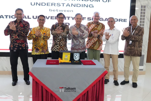 Kolaborasi antara Telkom University dan National University of Singapore (NUS) diresmikan melalui Nota Kesepahaman (MoU) untuk mencetak talenta digital berkelas dunia dan memperkuat inovasi global. Dok. Telkom