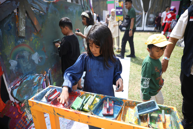Anak bermain di kumparanMOM Festival Hari Anak. Foto: dok. kumparan