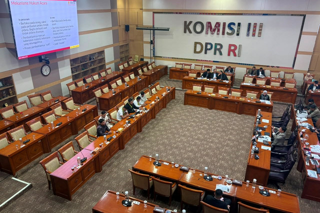 Rapat dengar pendapat (RDP) Komisi III DPR dengan akademisi dan serikat mahasiswa soal masukan RUU Perampasan Aset terkait Tindak Pidana di Kompleks Parlemen, Senayan, Jakarta, Selasa (7/7/2026). Foto: Nasywa Athifah/kumparan