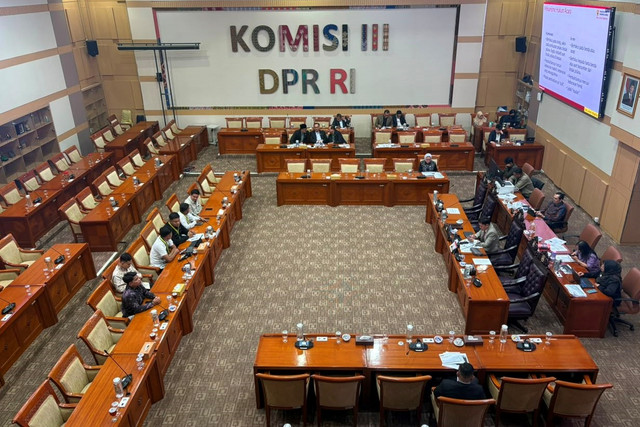 Rapat dengar pendapat (RDP) Komisi III DPR dengan akademisi dan serikat mahasiswa soal masukan RUU Perampasan Aset terkait Tindak Pidana di Kompleks Parlemen, Senayan, Jakarta, Selasa (7/7/2026). Foto: Nasywa Athifah/kumparan