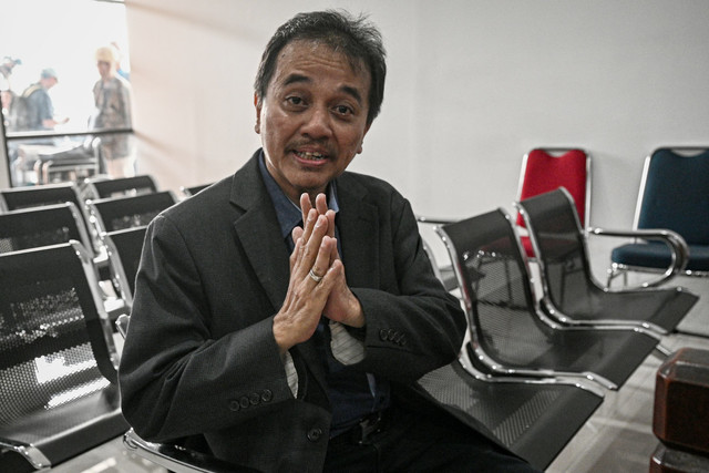 Roy Suryo selaku pemohon tiba untuk menghadiri sidang putusan praperadilan atas penangkapannya dalam kasus dugaan fitnah dan pencemaran nama baik terkait keaslian ijazah Presiden ke-7 RI Joko Widodo di PN Jakarta Selatan, Jakarta, Selasa (7/7/2026). Foto: Fauzan/ANTARA FOTO