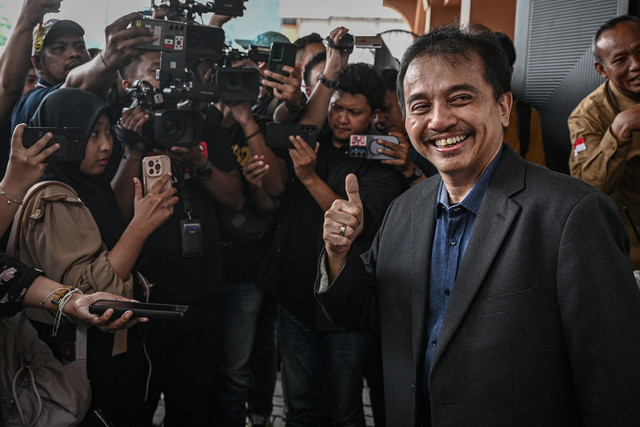 Roy Suryo selaku pemohon tiba untuk menghadiri sidang putusan praperadilan atas penangkapannya dalam kasus dugaan fitnah dan pencemaran nama baik terkait keaslian ijazah Presiden ke-7 RI Joko Widodo di PN Jakarta Selatan, Jakarta, Selasa (7/7/2026). Foto: Fauzan/ANTARA FOTO