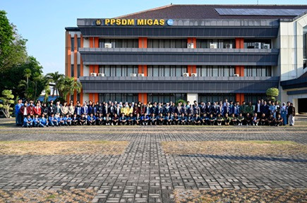 Foto bersama setelah pembukaan PKL di PPSDM Migas. (Dok. Humas PPSDM Migas)