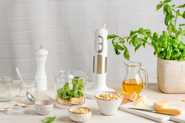 Ilustrasi alat dapur hand blender. Foto: Unsplash
