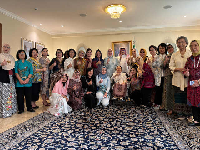 Ketua Umum Kowani, Yenny Wahid, saat memenuhi undangan Duta Besar Kerajaan Arab Saudi untuk Republik Indonesia, Faisal Abdullah Al Amudi, untuk jamuan makan siang di Kediaman Resmi Duta Besar Arab Saudi di kawasan Menteng, Jakarta. Dok. Istimewa