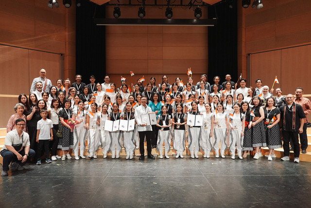 Paduan suara anak Indonesia, The Resonanz Children's Choir (TRCC), dengan konduktor Avip Priatna, jadi jura umum di ajang 30th Bela Bartok International Choir Competition, di kota Debrecen, Hungaria. Foto: Dok. The Resonanz Children's Choir