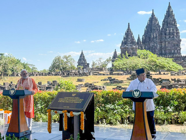 Join press statement Presiden Prabowo Subianto dengan PM India Narendra Modi di Candi Prambanan, Yogyakarta, Rabu (8/7). Foto: Zamachsyari/kumparan