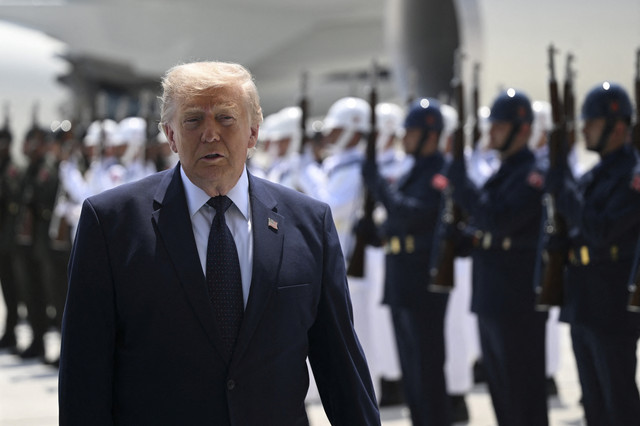 Presiden AS Donald Trump di Bandara Ankara, yang melakukan kunjungan resmi ke Turki menjelang KTT Kepala Negara dan Pemerintah NATO ke-36 di Ankara, Turki, pada 7 Juli 2026. Foto: Dogukan Keskinkilic/Pool via Reuters