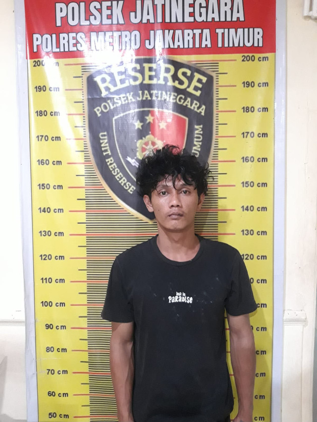 CAT (28) 'Rayap Besi' yang ditangkap usai mencuri pagar besi di Kampung Melayu, Jakarta Timur. Foto: Dok. Istimewa
