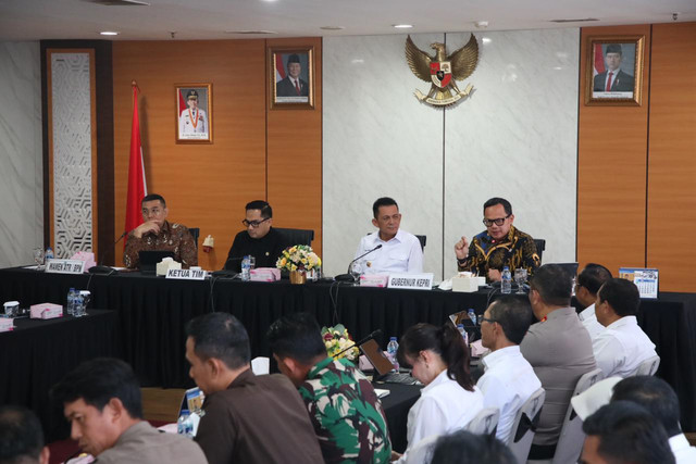 Wamendagri Bima Arya menghadiri diskusi dalam Kunjungan Kerja Spesifik Komisi II DPR di Provinsi Kepulauan Riau, Rabu (8/7/2026). Foto: Dok. Kemendagri
