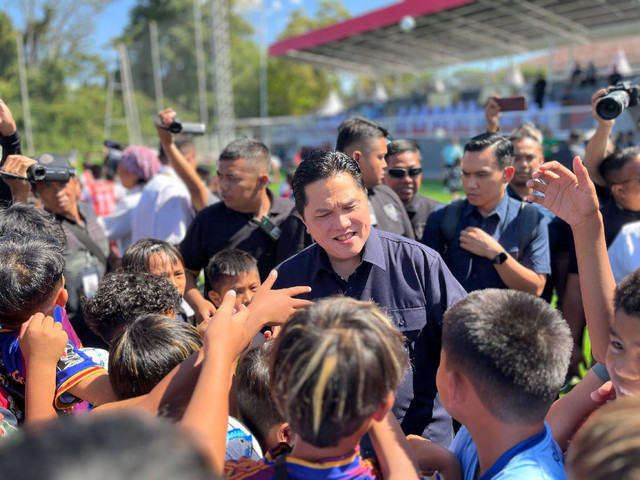 Ketua Umum PSSI sekaligus Menteri Pemuda dan Olahraga (Menpora), meninjau pelaksanaan Festival Grassroot U-10 dan U-12 Piala Presiden di Jogja sebagai ajang pencarian bibit pemain Timnas Indonesia, Rabu (8/7). Foto: Pandangan Jogja/Gigih Imanadi Darma