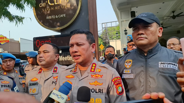 Kabid Humas Polda Metro Kombes Pol Budi Hermanto di lokasi Pengeledahan kawasan Cipete, Jakarta Selatan. Foto: Dok. Istimewa
